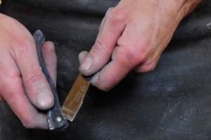 controle de la fermeture de la lame du laguiole