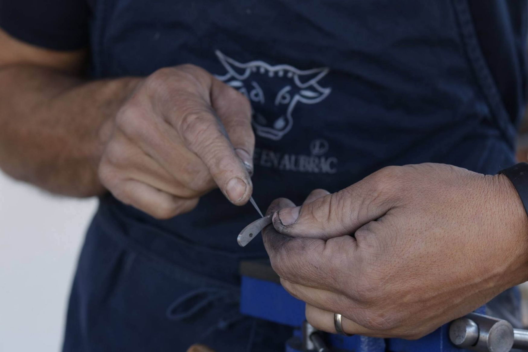 guillochage du ressort laguiole en aubrac