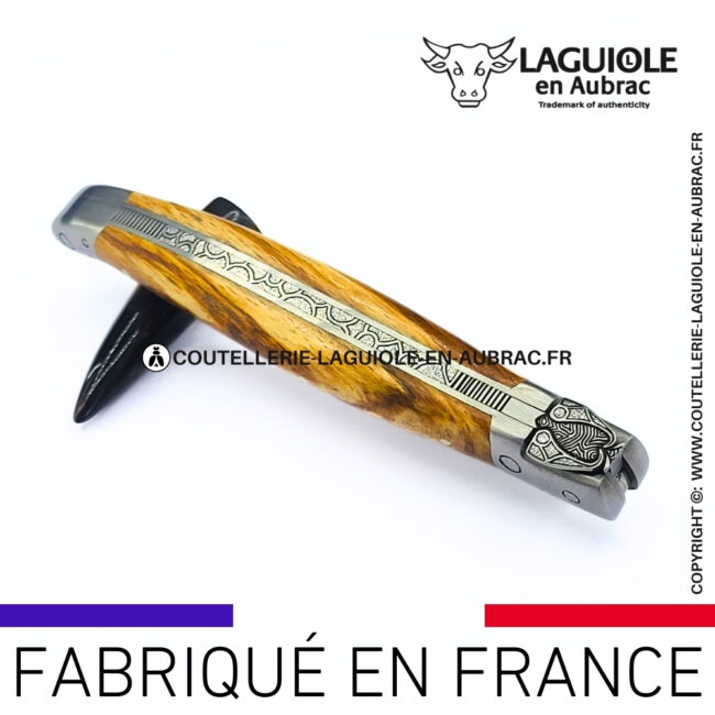 couteau laguiole en hêtre d'aubrac abeille sculptée mitres et ressort gravés
