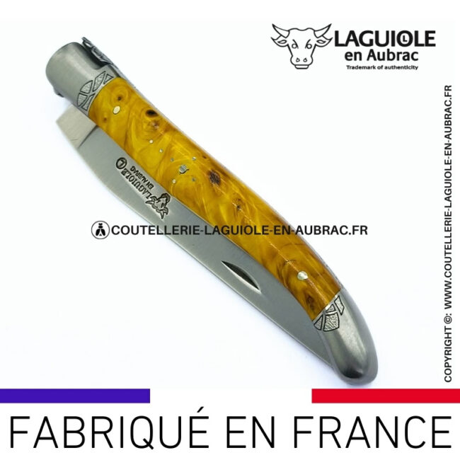 couteau laguiole en loupe de marronnier jaune abeille sculptée mitres et ressort gravés