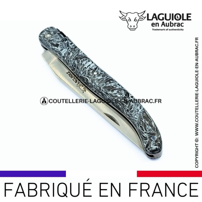 couteau laguiole plein manche en fibre de carbone marbré
