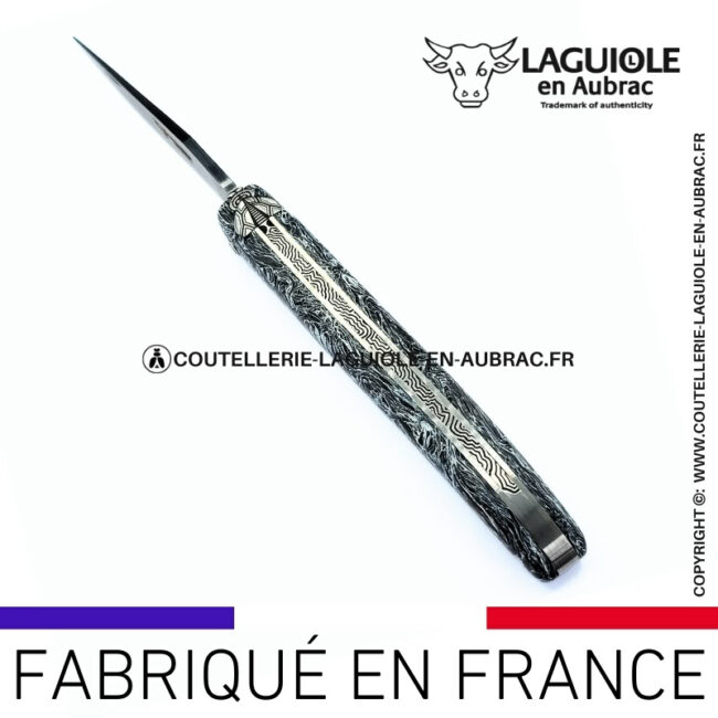 couteau laguiole plein manche en fibre de carbone marbré