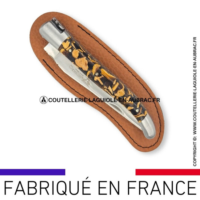 etui incurvé marron