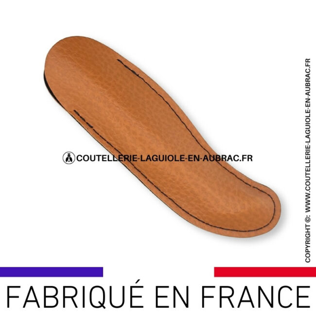 etui incurvé marron