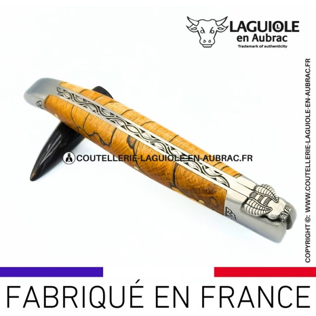 florilège d'aubrac: couteau laguiole en hêtre d'aubrac abeille sculptée mitres et ressort gravés