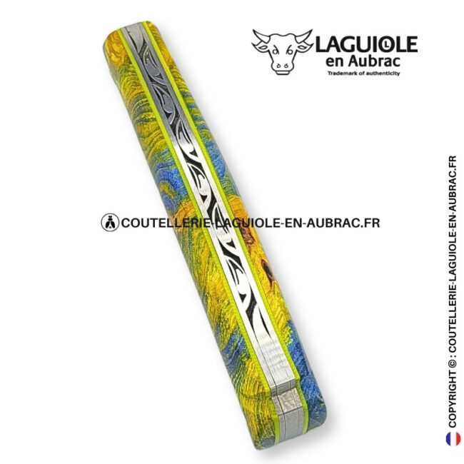 mistral psychédélique : couteau plein manche en loupe de marronnier coloré