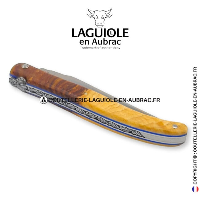 majesté végétale : couteau laguiole plein manche en bois de frêne – abeille et platines ciselées
