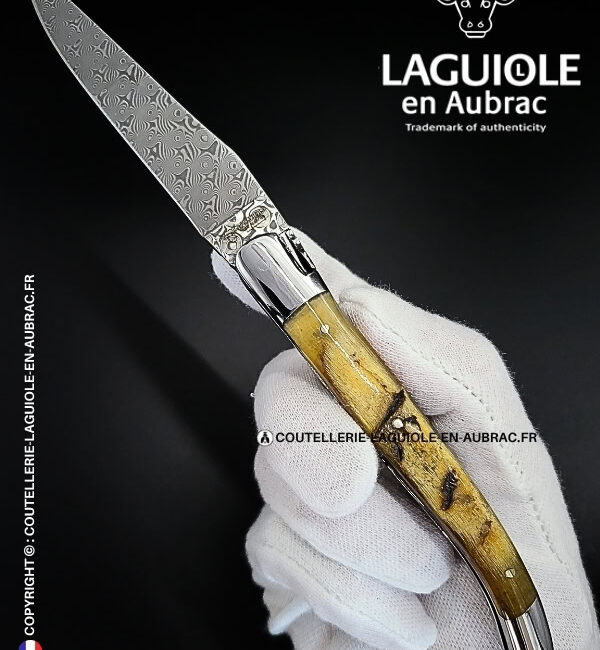 couteau laguiole en corne de bélier platines guillochées et lame damas balbach inox