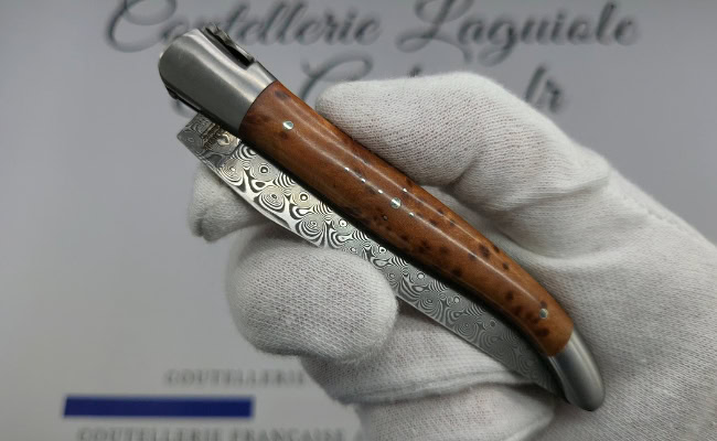 couteau laguiole en thuya platines guillochées et lame damas balbach inox