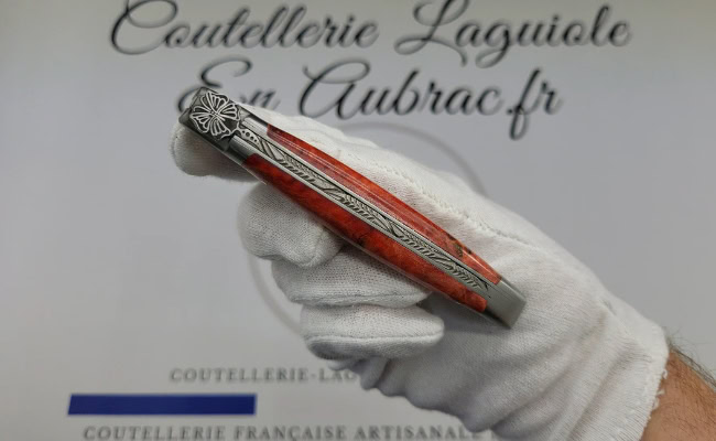 couteau laguiole papillon – manche en bouleau rouge corail