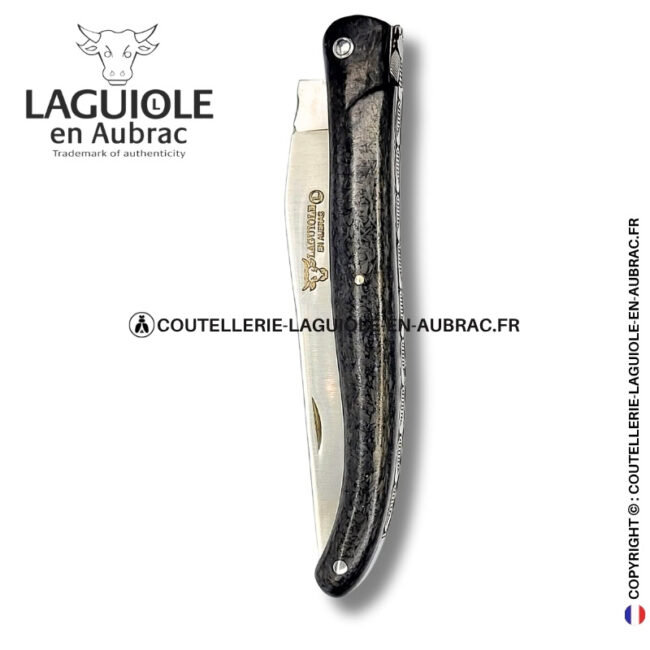Éclipse noire : couteau laguiole plein manche en fibre de carbone – abeille et ressort ciselés