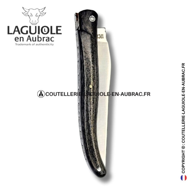 Éclipse noire : couteau laguiole plein manche en fibre de carbone – abeille et ressort ciselés
