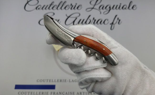 sommelier laguiole en aubrac en cheesewood orange corail