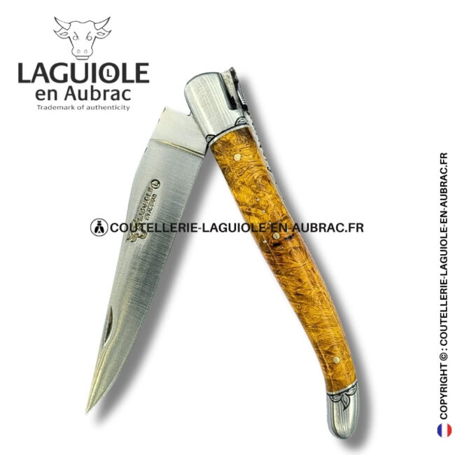 Étreinte végétale : couteau laguiole en loupe d'amboine dorée – abeille sculptée – mitres et ressort gravés