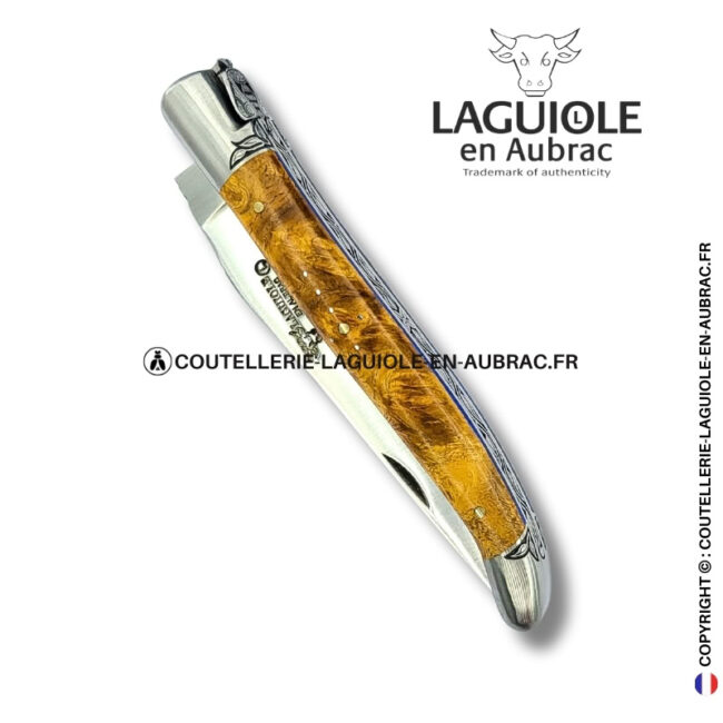 lumière d’amboine : couteau laguiole en loupe d'amboine dorée – abeille sculptée – mitres et ressort gravés