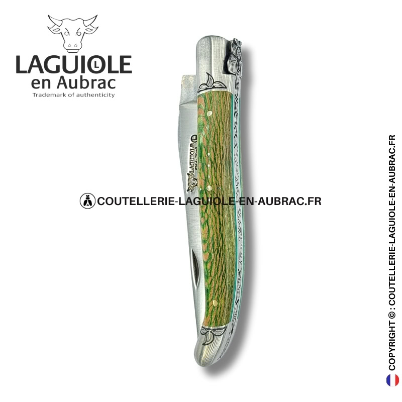 reine végétale : couteau laguiole en platane vert et beige – abeille sculptée – mitres et ressort gravés