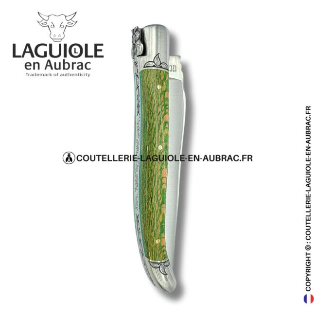 reine végétale : couteau laguiole en platane vert et beige – abeille sculptée – mitres et ressort gravés