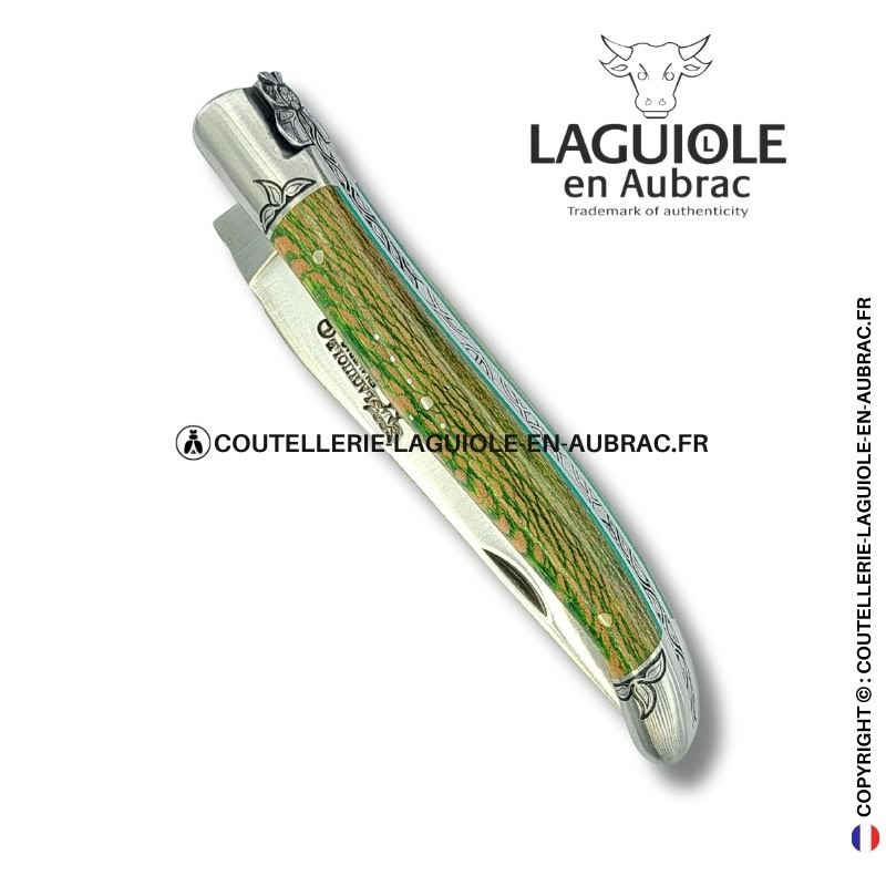 reine végétale : couteau laguiole en platane vert et beige – abeille sculptée – mitres et ressort gravés