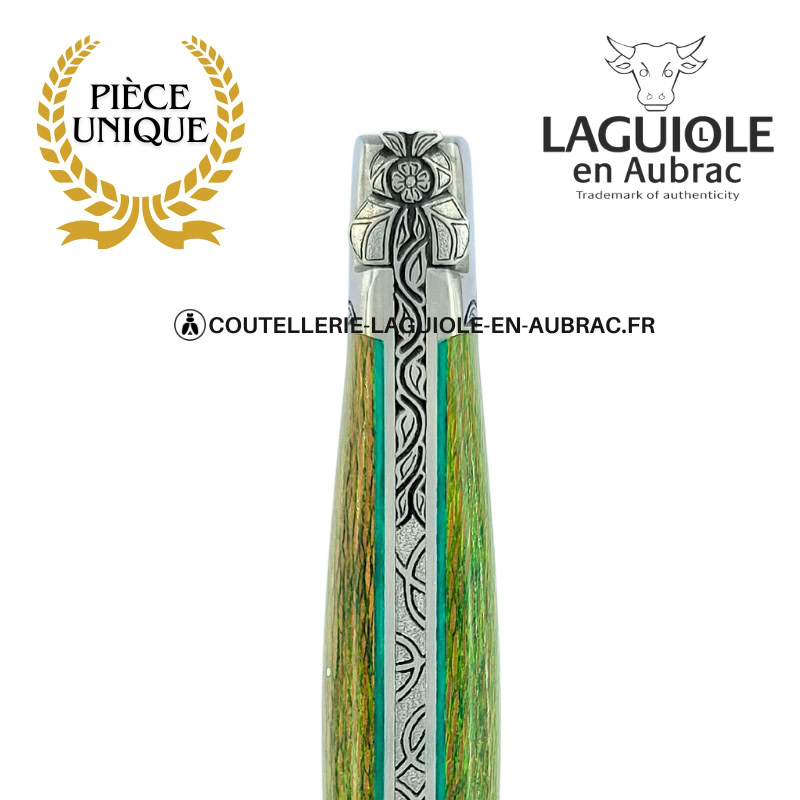 reine végétale : couteau laguiole en platane vert et beige – abeille sculptée – mitres et ressort gravés