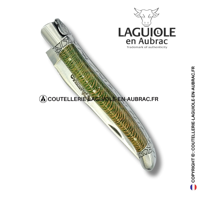 reine zébrée d’elfées : couteau laguiole en platane vert et marron – abeille sculptée – mitres et ressort gravés