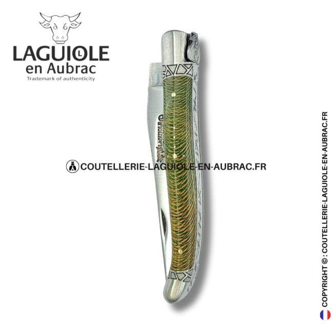 reine zébrée d’elfées : couteau laguiole en platane vert et marron – abeille sculptée – mitres et ressort gravés