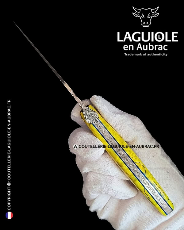 prêtresse d’Émeraude : couteau laguiole en loupe de peuplier vert – plein manche