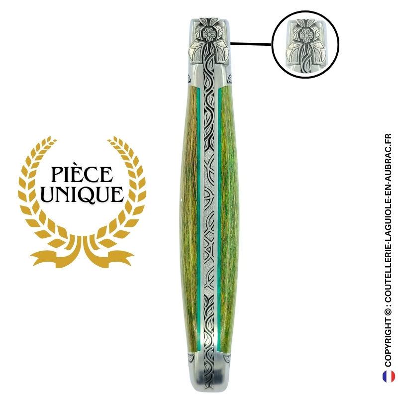 reine végétale : couteau laguiole en platane vert et beige – abeille sculptée – mitres et ressort gravés