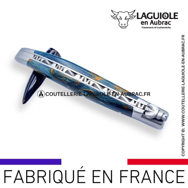 couteau laguiole en aubrac pliant en bouleau bleu et finition satinée
