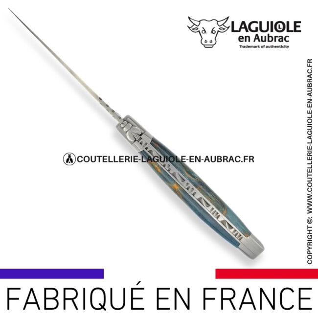 couteau laguiole en aubrac pliant en bouleau bleu et finition satinée