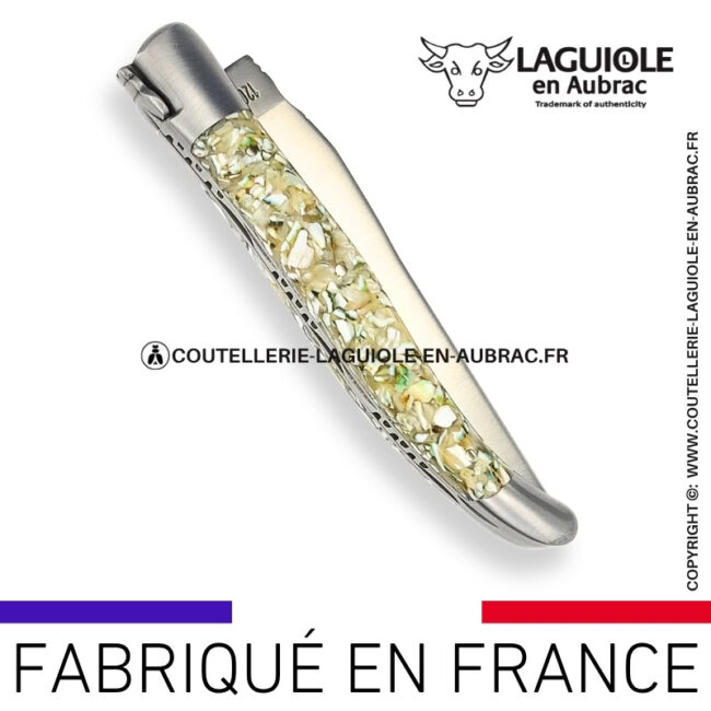 couteau laguiole en aubrac pliant en coquilles de turbo et finition satinée