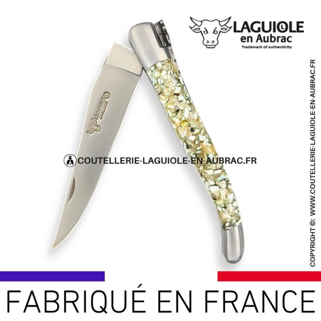 couteau laguiole en aubrac pliant en coquilles de turbo et finition satinée