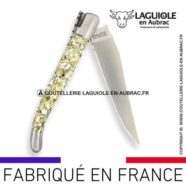 couteau laguiole en aubrac pliant en coquilles de turbo et finition satinée