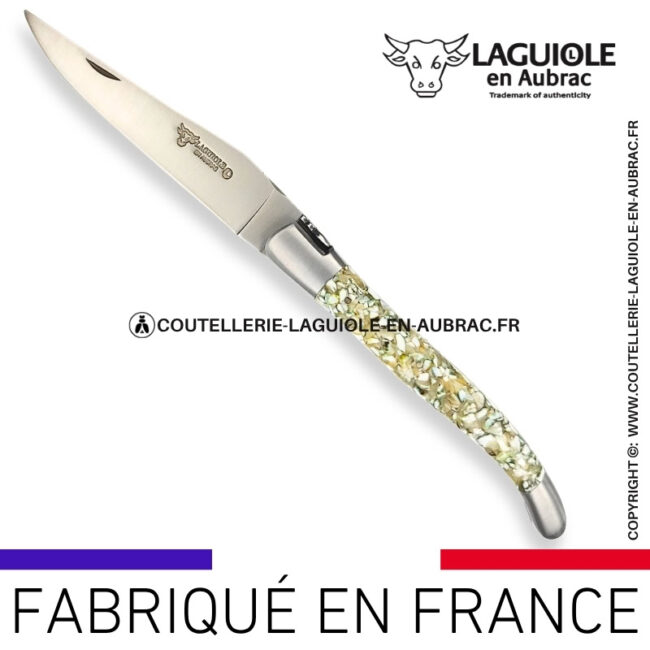 couteau laguiole en aubrac pliant en coquilles de turbo et finition satinée