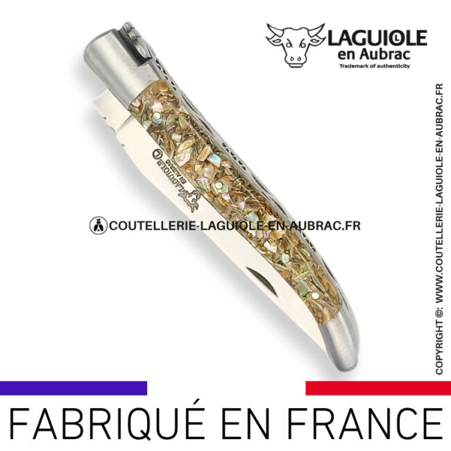 couteau laguiole en aubrac pliant en coquilles d'ormeaux et finition satinée