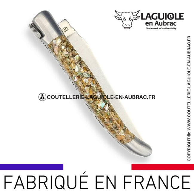 couteau laguiole en aubrac pliant en coquilles d'ormeaux et finition satinée