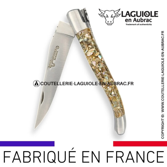 couteau laguiole en aubrac pliant en coquilles d'ormeaux et finition satinée