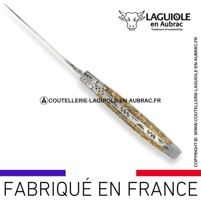 couteau laguiole en aubrac pliant en coquilles d'ormeaux et finition satinée