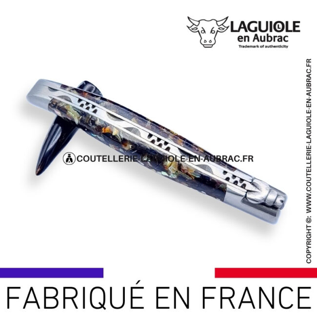 couteau laguiole en aubrac pliant en coquilles d'ormeaux et moules perlières en finition satinée