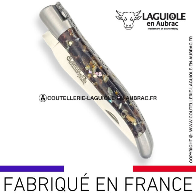couteau laguiole en aubrac pliant en coquilles d'ormeaux et moules perlières en finition satinée