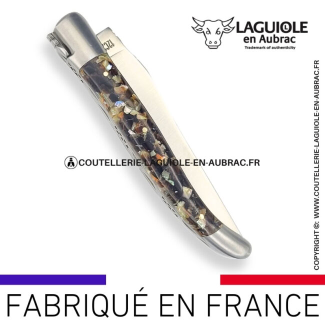 couteau laguiole en aubrac pliant en coquilles d'ormeaux et moules perlières en finition satinée