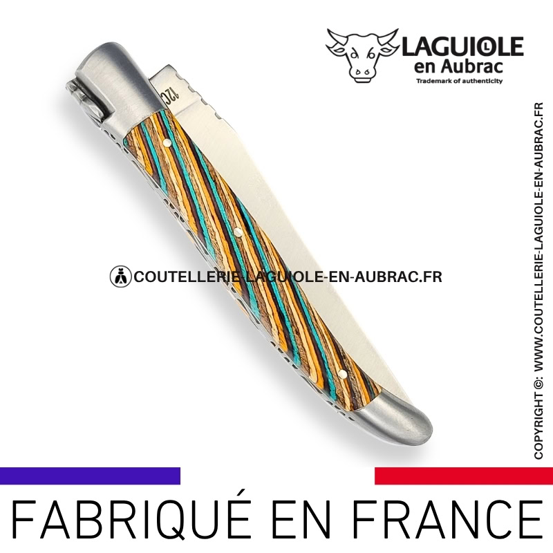 couteau laguiole en aubrac pliant en marqueterie bicolore marron et finition satinée