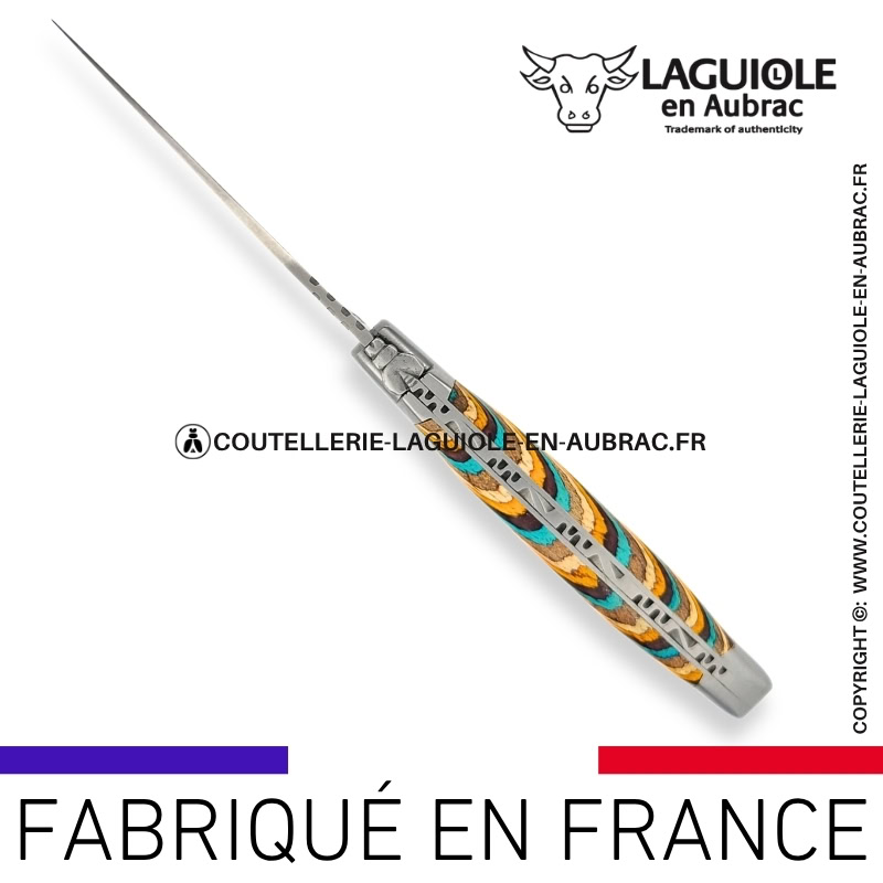 couteau laguiole en aubrac pliant en marqueterie bicolore marron et finition satinée