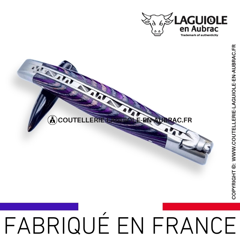 couteau laguiole en aubrac pliant en marqueterie bicolore prune et finition satinée