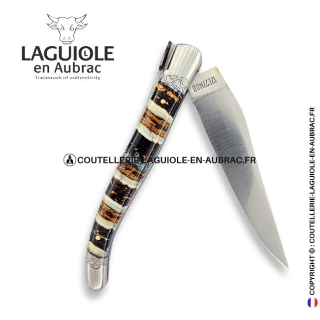 arcades de nuit : couteau laguiole en molaire de mammouth marron – abeille sculptée – ressort et mitres ciselés