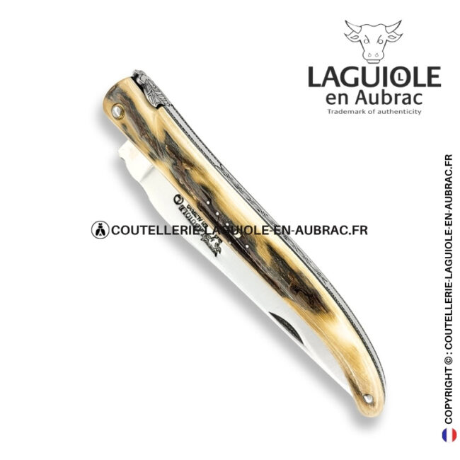 brume glaciaire : couteau laguiole en croûte d'ivoire de mammouth – abeille sculptée – ressort ciselé et platines guillochées
