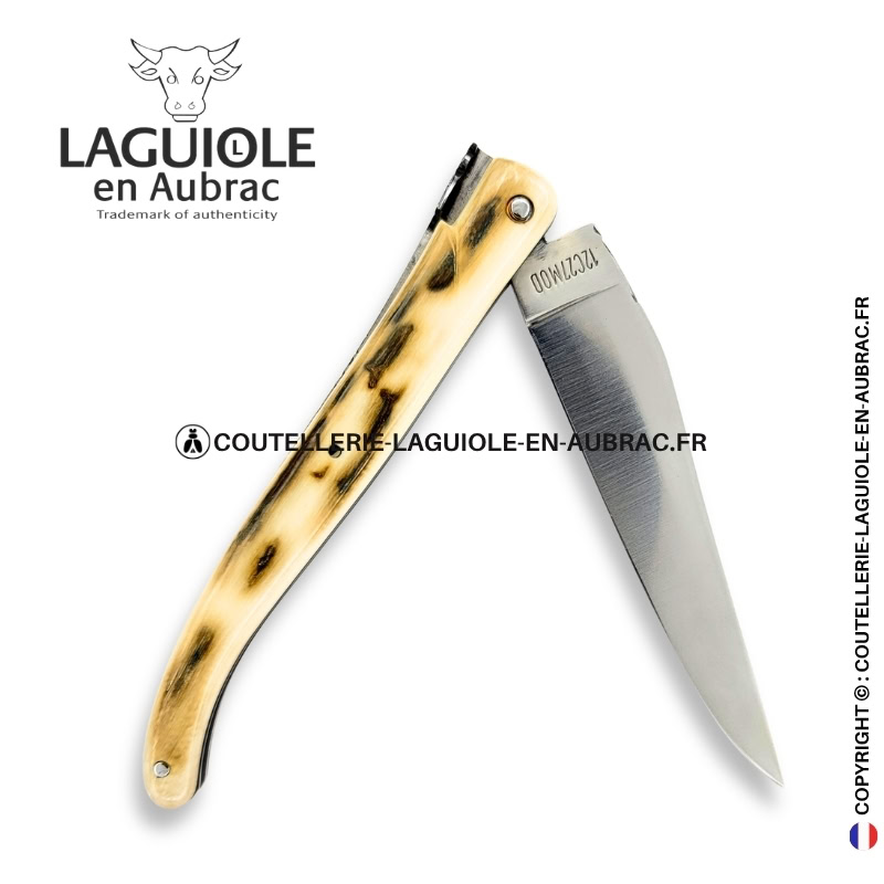 brume glaciaire : couteau laguiole en croûte d'ivoire de mammouth – abeille sculptée – ressort ciselé et platines guillochées