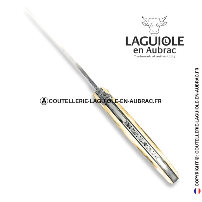 brume glaciaire : couteau laguiole en croûte d'ivoire de mammouth – abeille sculptée – ressort ciselé et platines guillochées