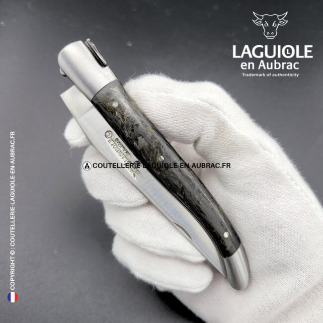 comète noire : couteau laguiole en fibre de carbone – abeille sculptée – ressort ciselé