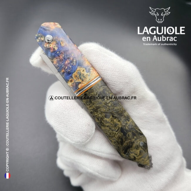 couteau laguiole bee back bi matière en loupe de sureau multicolore et fibre de carbone golden matter – platines guillochées
