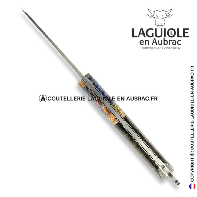 couteau laguiole bee back bi matière en loupe de sureau multicolore et fibre de carbone golden matter – platines guillochées